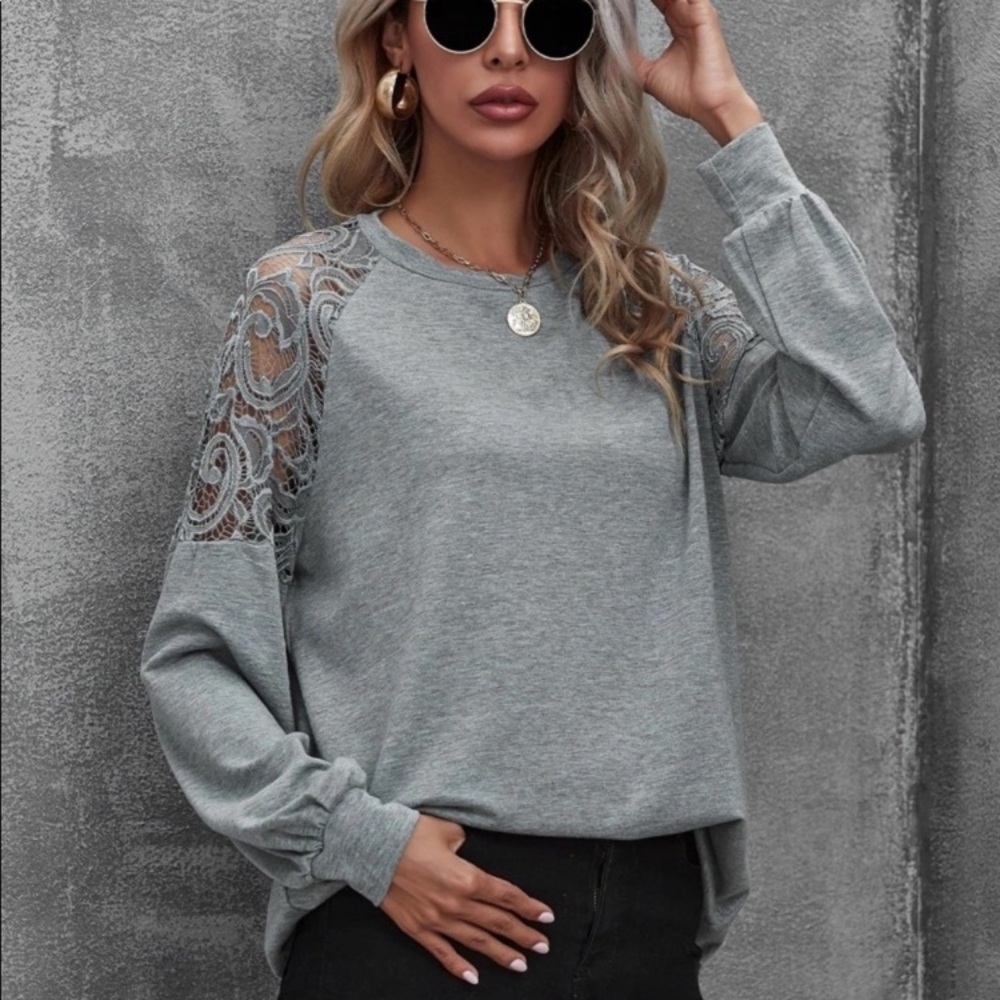 SALE❣️Kara and Kate Beautiful Lace Top